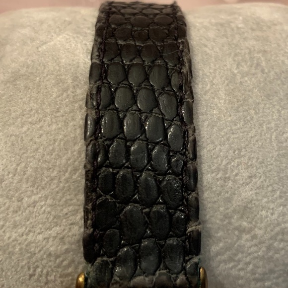 SALE! Vintage GUCCI - 3100J Swiss Quartz Watch. Black & 18K Goldplate - Picture 8 of 10